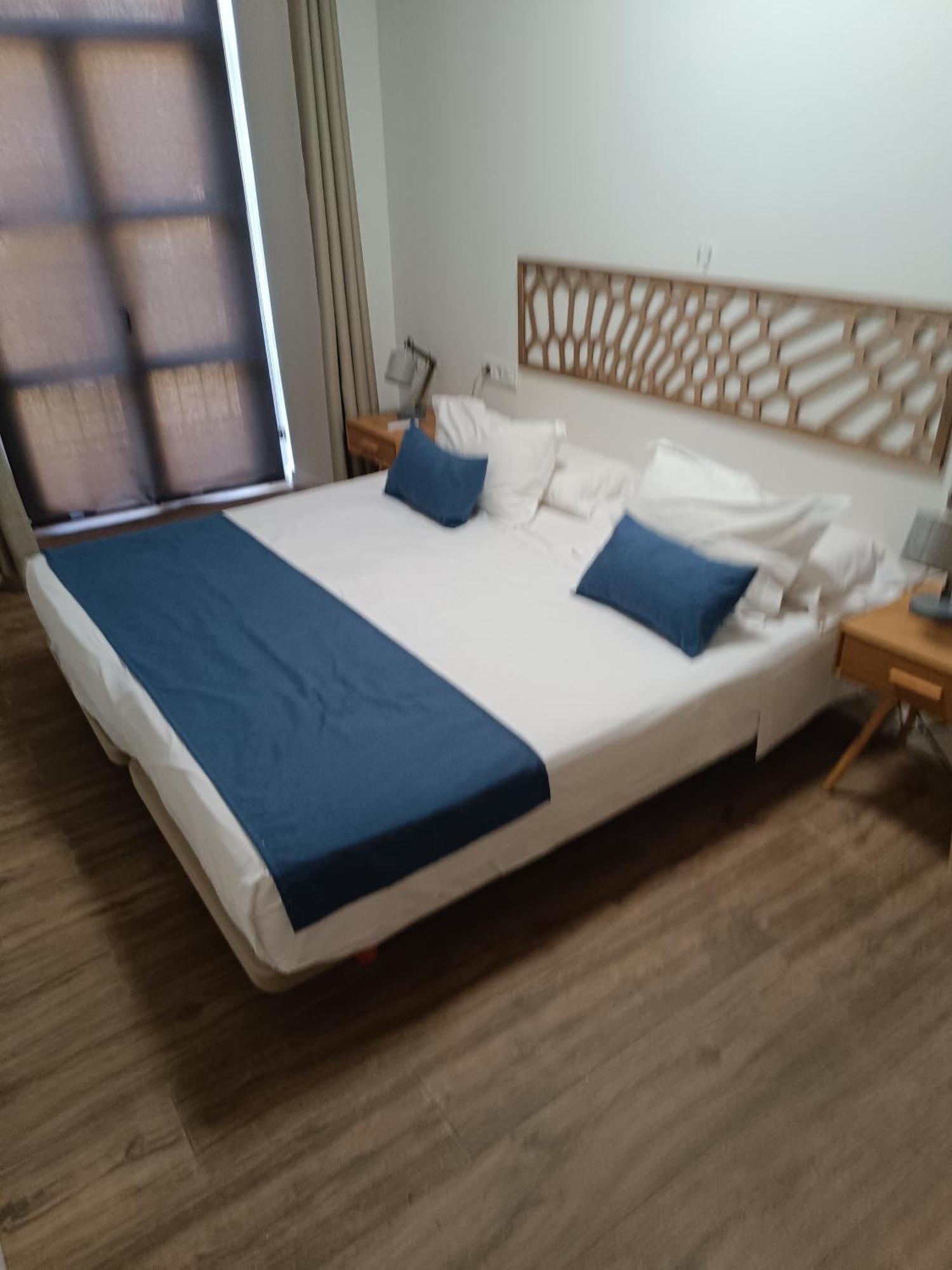 Apartamentos Al-Qazeres Luxury La Concepcion Caceres Bagian luar foto