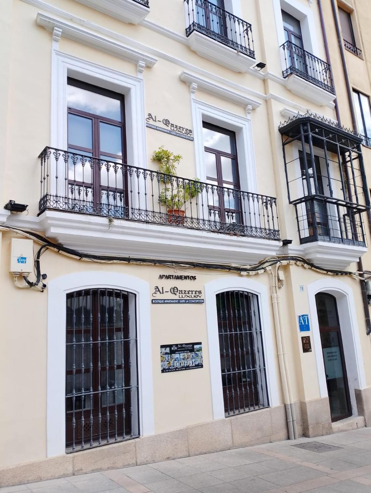 Apartamentos Al-Qazeres Luxury La Concepcion Caceres Bagian luar foto