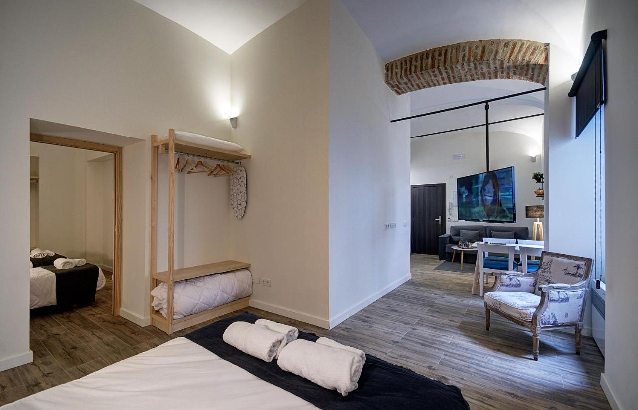 Apartamentos Al-Qazeres Luxury La Concepcion Caceres Bagian luar foto